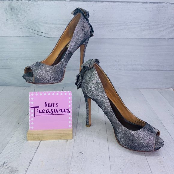 Badgley Mischka Sliver Peep Toe Bow Back Slip On Evening Party Dress Shoes Sz 8 - Picture 1 of 10